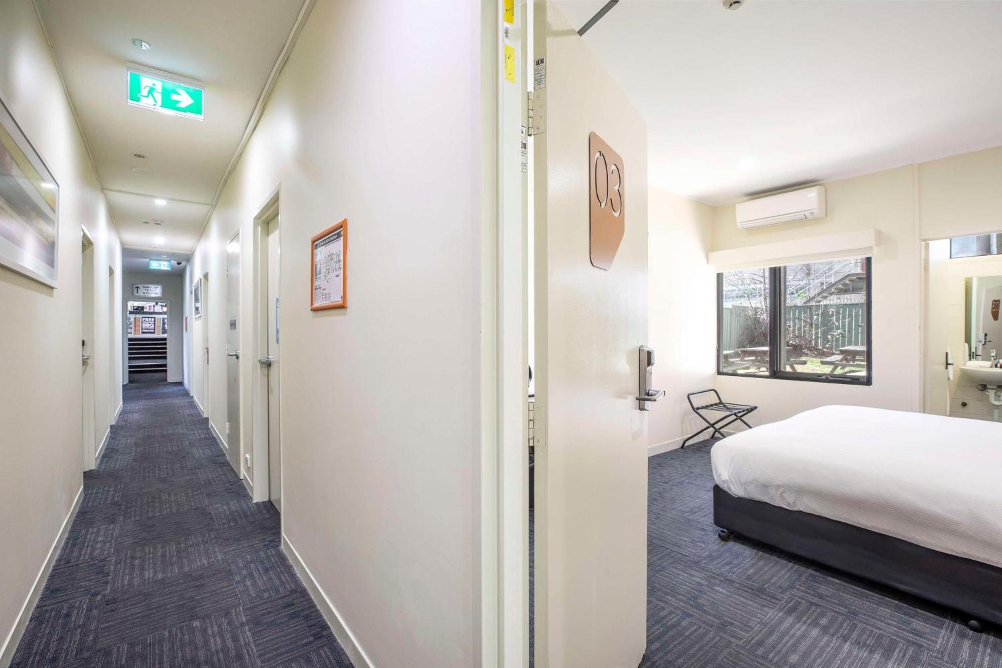 Nightcap At High Flyer Hotel Bankstown Eksteriør billede