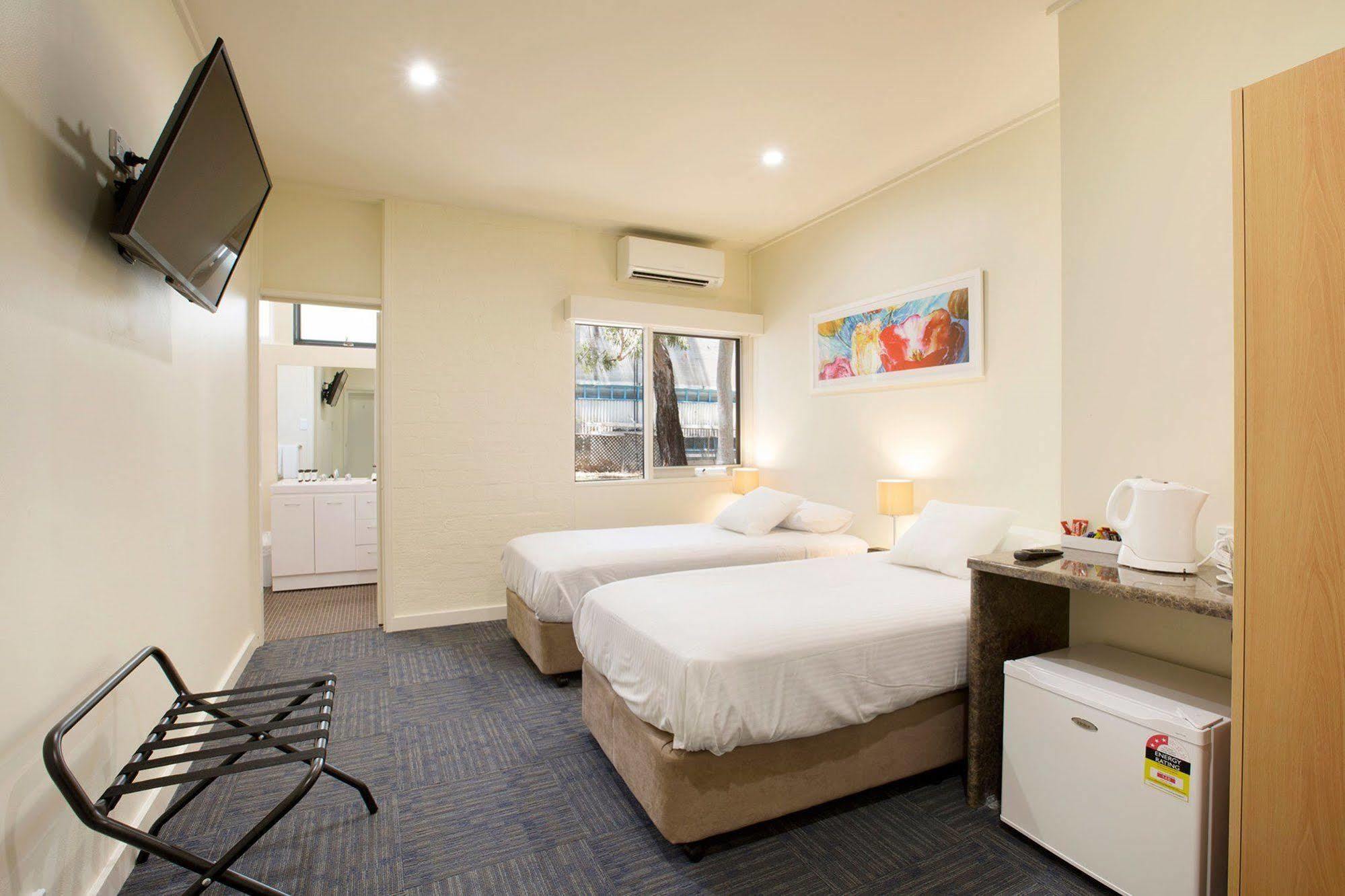 Nightcap At High Flyer Hotel Bankstown Eksteriør billede