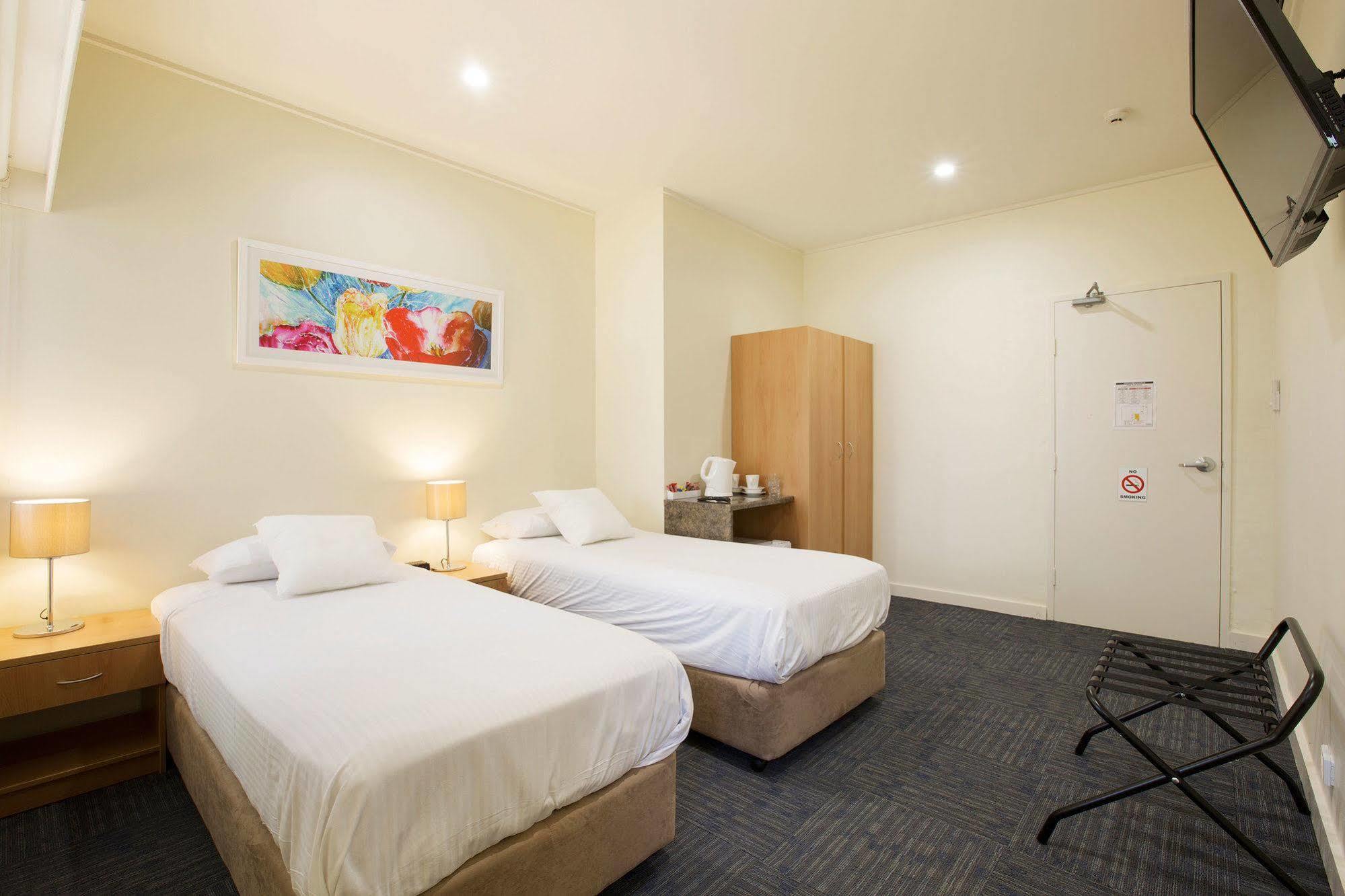 Nightcap At High Flyer Hotel Bankstown Eksteriør billede